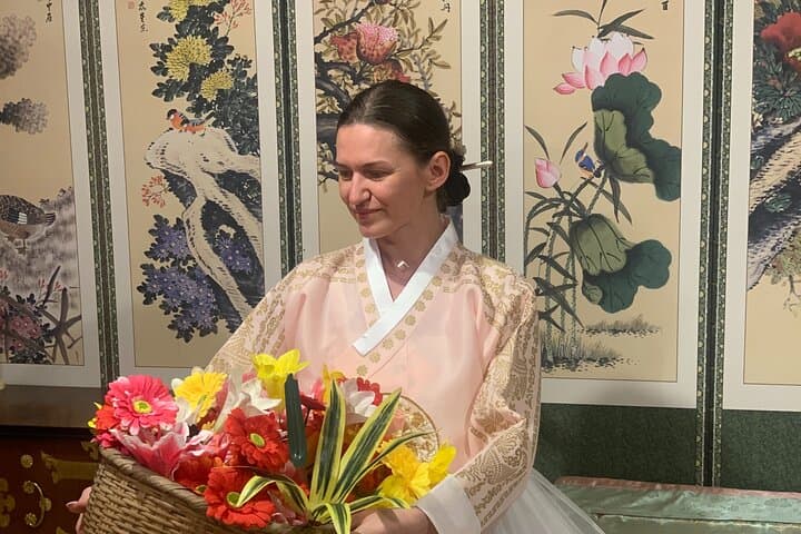 Hanbok Experience and Seasonal Day Tour in Eastern Jeju: Seongsan Sunrise Peak & Folk Village photo 2