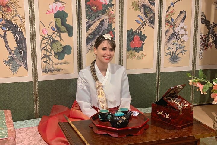 Hanbok Experience and Seasonal Day Tour in Eastern Jeju: Seongsan Sunrise Peak & Folk Village photo 3