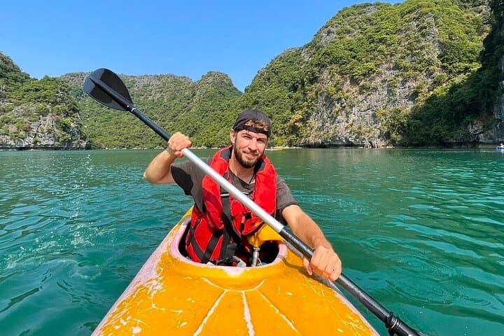 Private Canoe Adventure: Kayak Halong & Lan Ha Bay from Halong