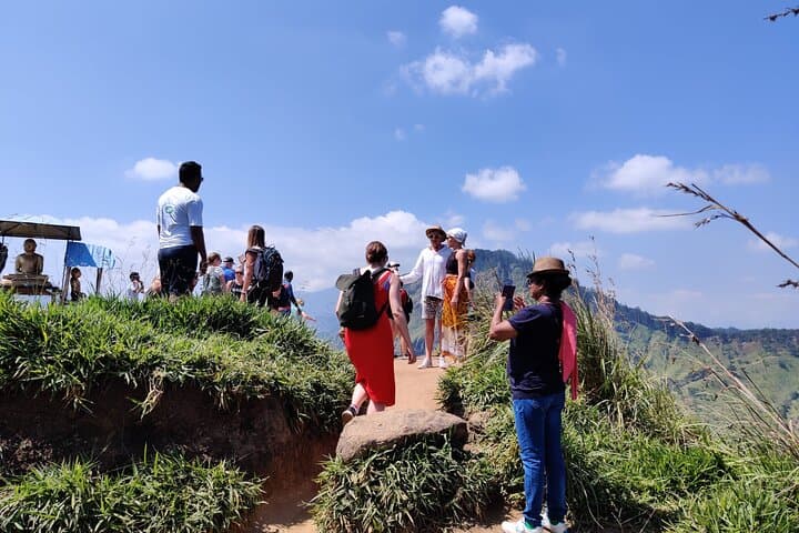 Enchanting Ella: Day Tour Through Sri Lanka’s Hill Country