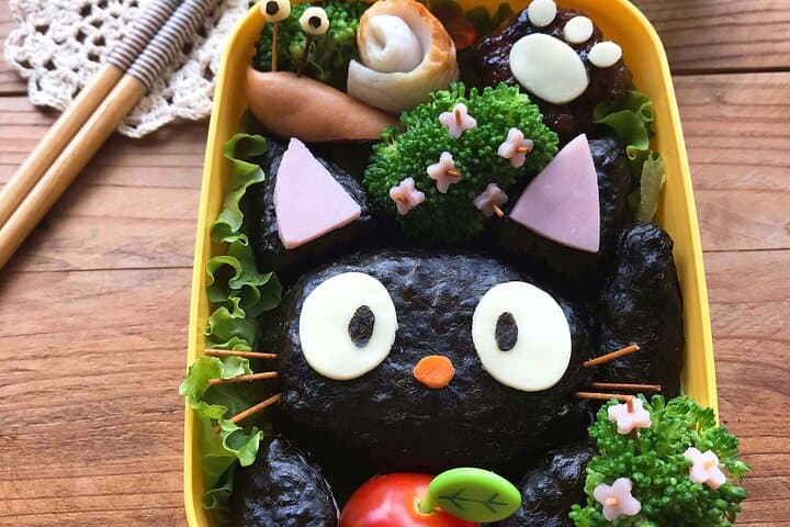 Tokyo Private 6-Hour Walking Tour & Kawaii Bento-Making Class