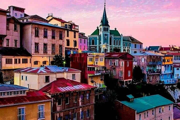 Valparaíso Highlights Walking Tour — 2-Hour Guided Hills, Murals & Bay Views photo 6