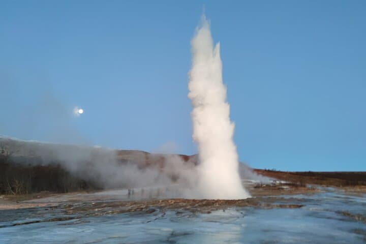 Private Golden Circle Minibus & SUV Tour — Þingvellir, Geysir & Gullfoss in One Day photo 2