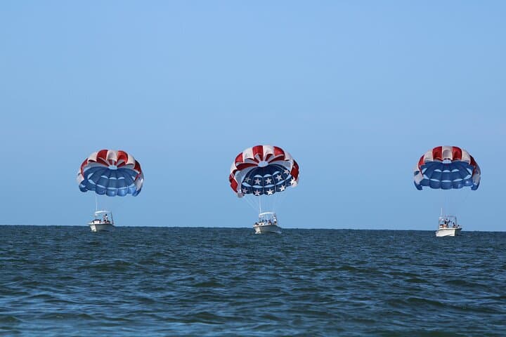 Parasailing Clearwater Beach: Soar Above Gulf Waters in a 75-Minute Flight photo 4
