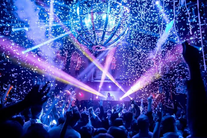 Ultimate Vegas Club Crawl: Party Bus, BYOB & VIP Entry