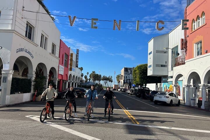 Venice to Santa Monica Bike Tour — French-Guided Coastal Ride photo 2