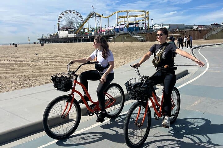 Venice to Santa Monica Bike Tour — French-Guided Coastal Ride