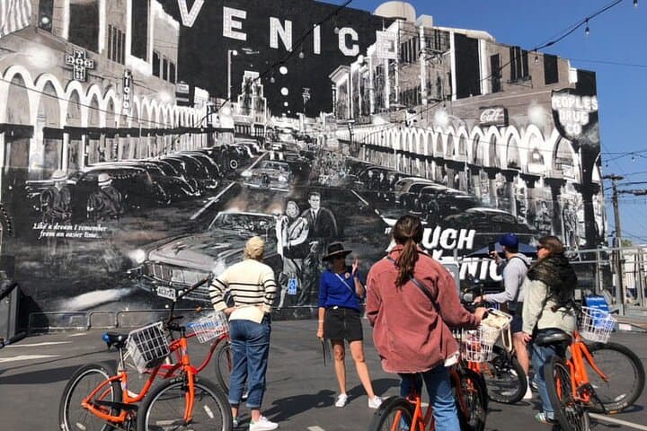Venice to Santa Monica Bike Tour — French-Guided Coastal Ride photo 5