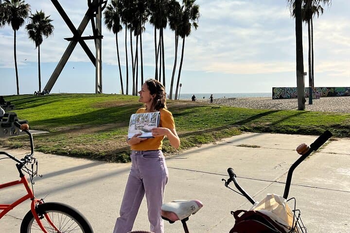 Venice to Santa Monica Bike Tour — French-Guided Coastal Ride photo 6