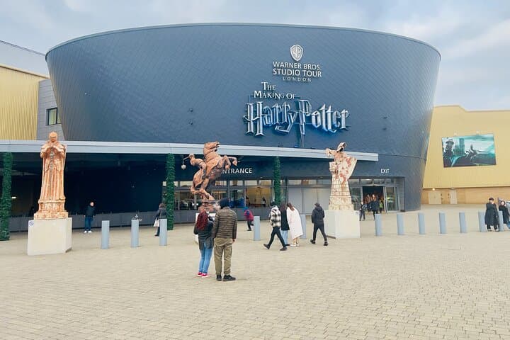 Central London to Warner Bros. Studios Private Transfer — One-Way Private Ride photo 2