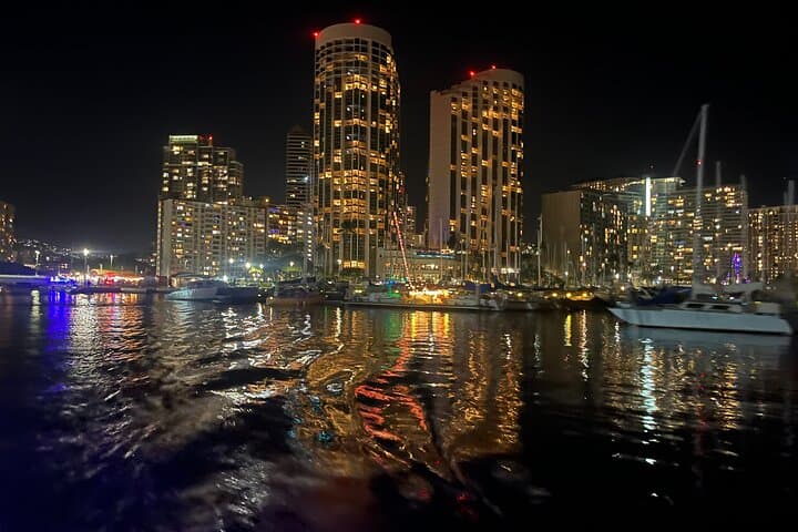 Waikiki Friday Sunset & Fireworks Cruise: Best Oceanfront Views photo 5