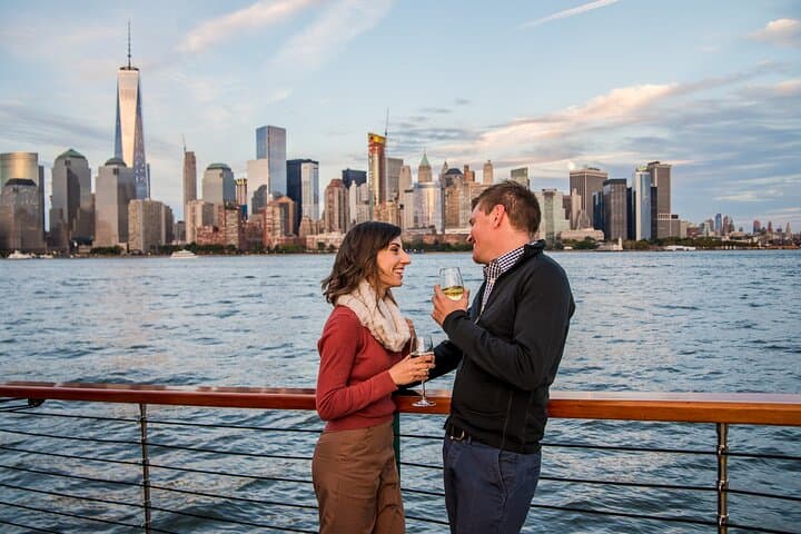 Experience New York City's Jazz and Skyline: The Ultimate Manhattan Evening Cruise photo 4