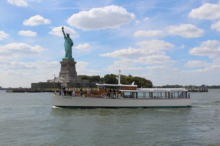New York Harbor Brunch Cruise on a 1920s-Style Yacht — Classic Harbor Line photo 1
