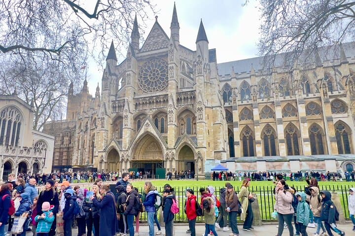 Private Transfer from Warner Bros. Studio Tour to Central London: Reliable One-Way Ride photo 4