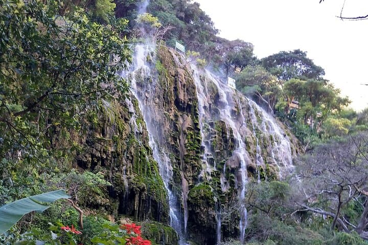 Tolantongo Hot Springs Day Trip from Mexico City — Grutas & Warm Pools photo 3