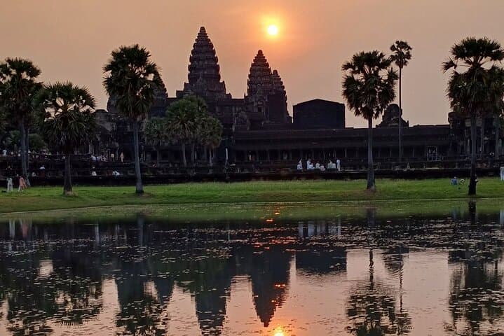 Angkor Wat Sunrise Tour: Sunrise at Angkor Wat, Ta Prohm & Bayon in Siem Reap photo 2