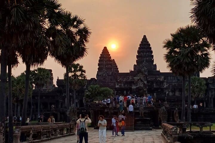 Angkor Wat Sunrise Tour: Sunrise at Angkor Wat, Ta Prohm & Bayon in Siem Reap photo 3