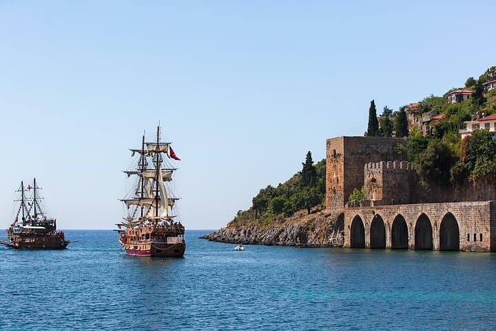 Alanya Pirate Boat Trip: Caves, Cliff Jumps & Lunch photo 2