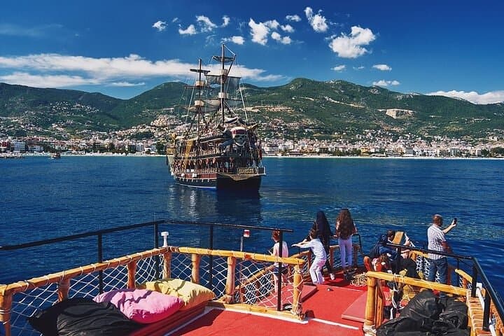 Alanya Pirate Boat Trip: Caves, Cliff Jumps & Lunch photo 3