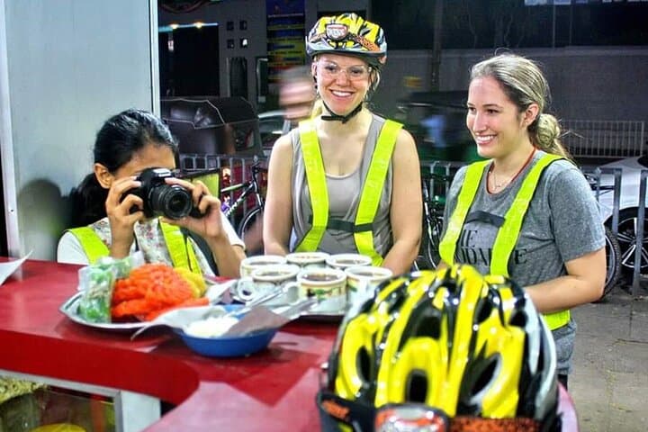 Colombo Streetfood Cycling Tour: Hoppers, Kottu & City Sights