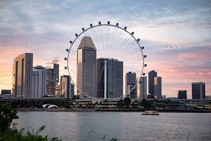 Singapore Flyer: 360° Skyline Views from the 165m Observation Wheel photo 2