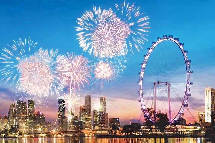 Singapore Flyer: 360° Skyline Views from the 165m Observation Wheel photo 4