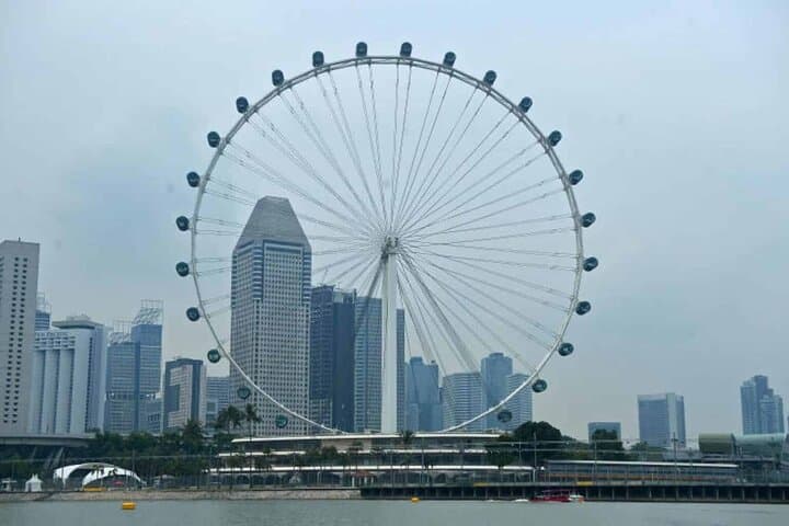 Singapore Flyer: 360° Skyline Views from the 165m Observation Wheel photo 5