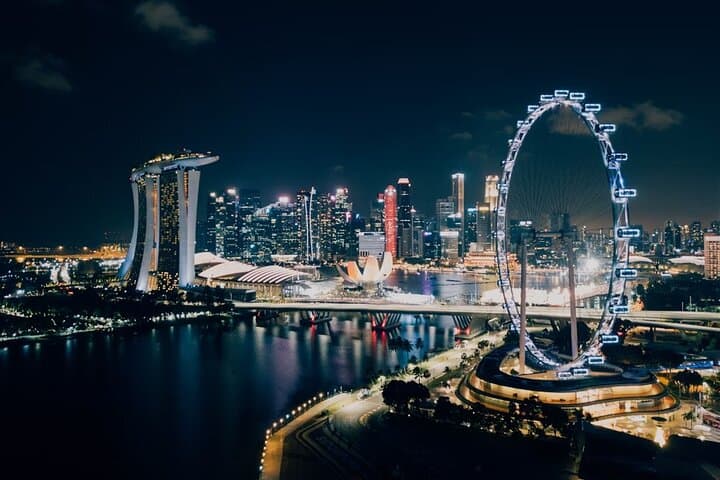 Singapore Flyer: 360° Skyline Views from the 165m Observation Wheel