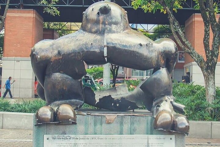 Medellin Must-See Walking Tour: History, Urban Renewal & Local Flavors photo 4