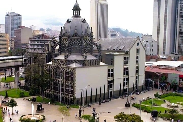 Medellin Must-See Walking Tour: History, Urban Renewal & Local Flavors photo 3