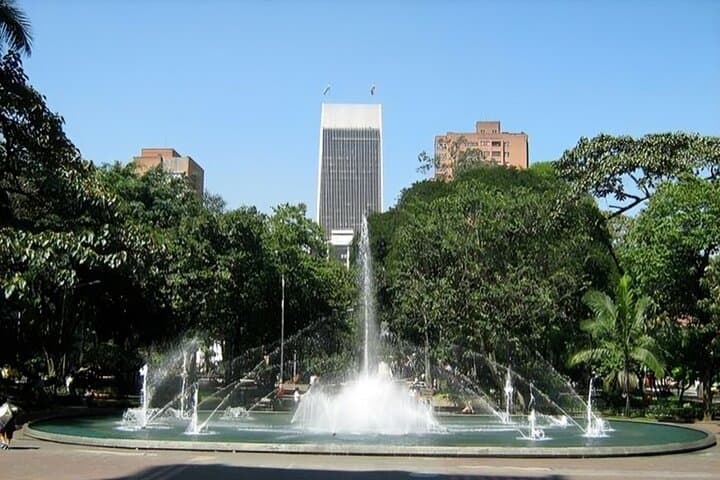 Medellin Must-See Walking Tour: History, Urban Renewal & Local Flavors