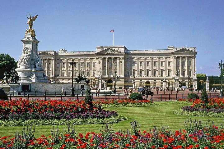 Southampton to London Sightseeing Tour with Pub Lunch and Hotel Drop-off photo 1
