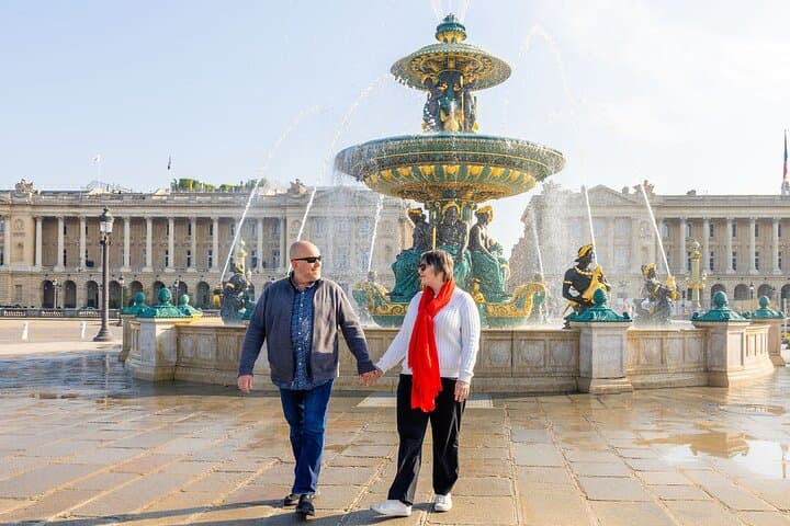 Private Historical Photo Tour in Paris — 90-Minute Photo Walk from Concorde to Saint-Michel photo 2