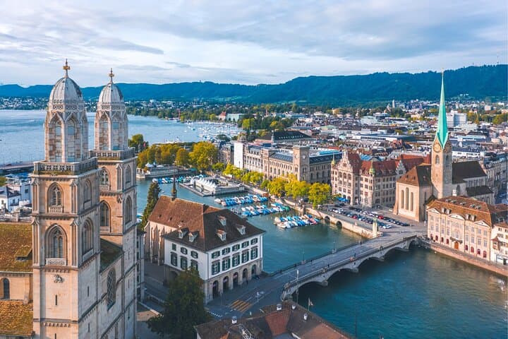 Zurich Scavenger Hunt: Self-Guided Highlights Walking Tour photo 6