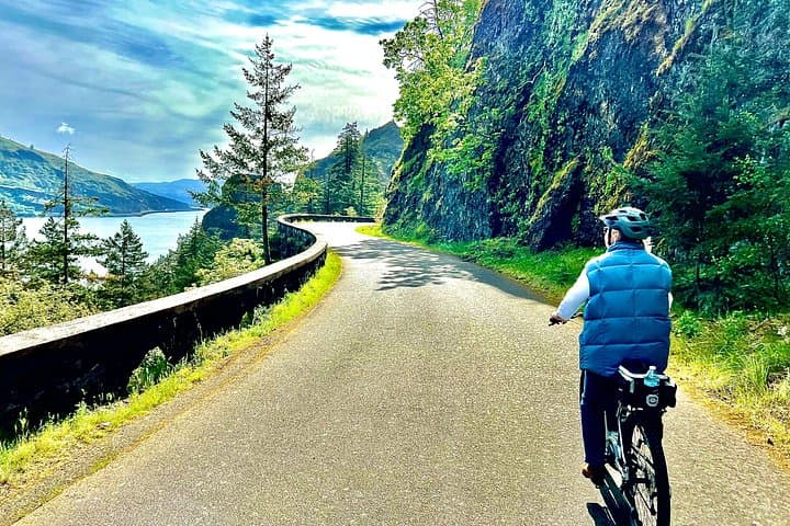 E-Bike Rental in Hood River: Historic Highway, Waterfront & Twin Tunnels photo 1