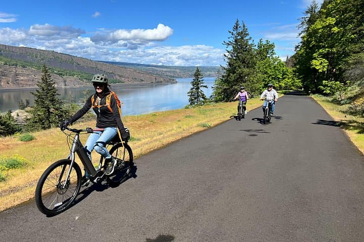 E-Bike Rental in Hood River: Historic Highway, Waterfront & Twin Tunnels photo 2