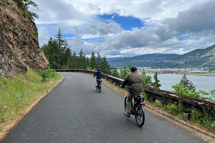 E-Bike Rental in Hood River: Historic Highway, Waterfront & Twin Tunnels photo 3