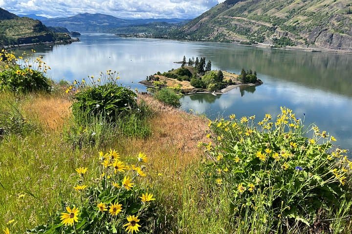 E-Bike Rental in Hood River: Historic Highway, Waterfront & Twin Tunnels photo 4