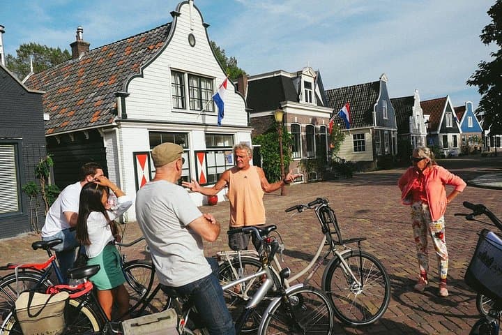Amsterdam Hidden-Spot Bike Tour: Graffiti, Canals & Magnet Fishing photo 3