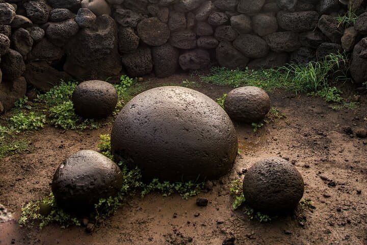 Private Full-Day Easter Island Tour — Rano Raraku, Ahu Akivi & Rano Kau photo 3