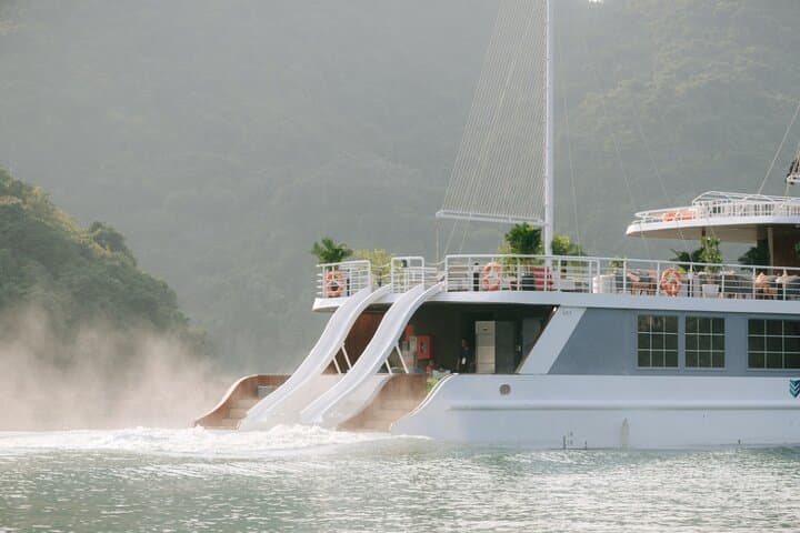 Lan Ha Bay Catamaran Cruise from Cat Ba Island — Afternoon Luxury Day Tour photo 2