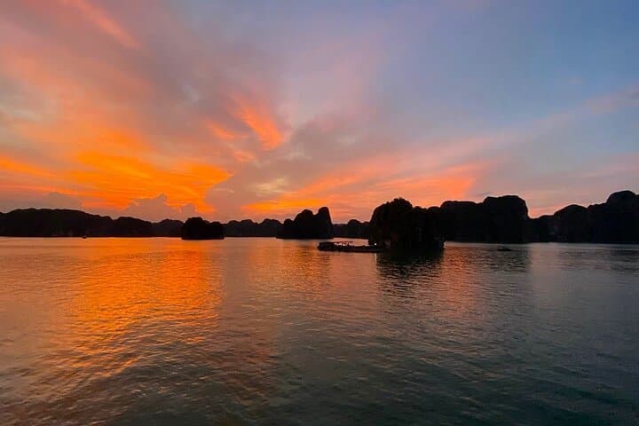 Half-Day Lan Ha Bay Adventure: Kayaking, Boat-Jumping & Sunset from Cat Ba photo 6