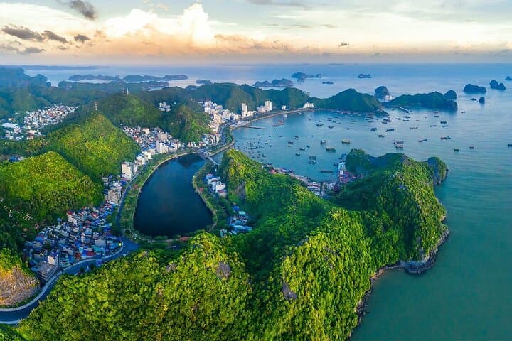 Lan Ha Bay Luxury Sunset Cruise: Kayak, Water Slides & Jacuzzi Experience photo 4