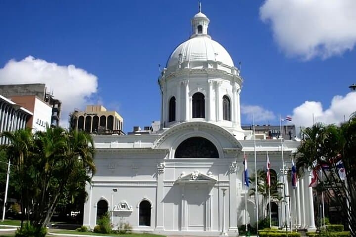 Asunción Highlights Walking Tour: Guided Historical City Walk photo 5