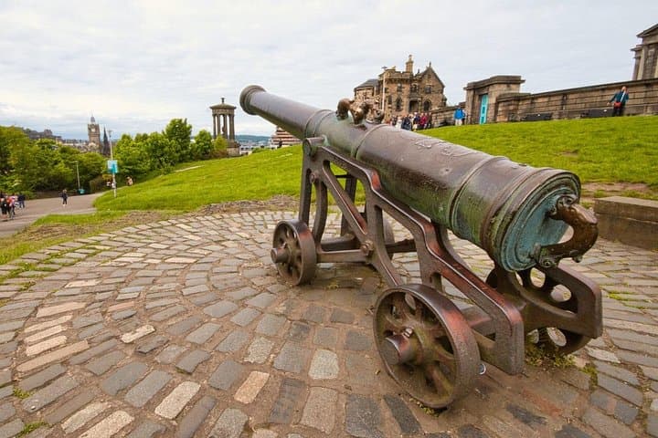 Solve the Royal Mile: Private Audiobook City Rally in Edinburgh’s Old Town photo 4