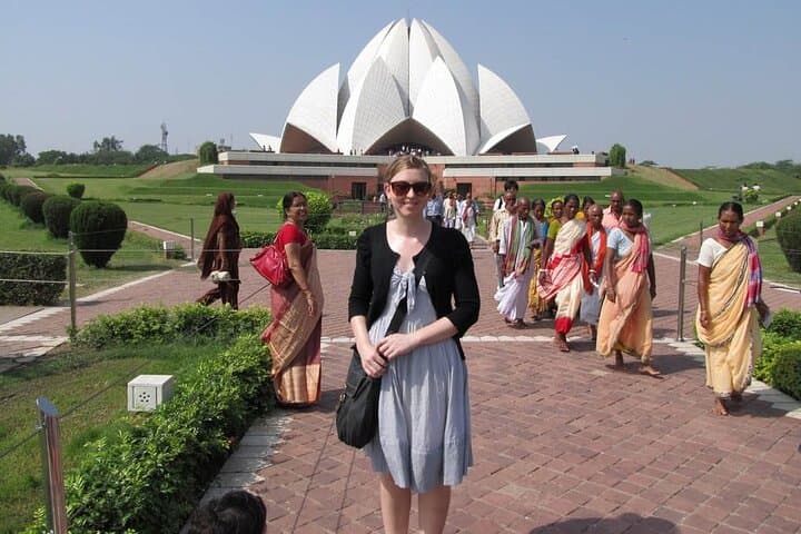 Private Guided Full-Day Temple Tour of Delhi — Lotus, ISKCON, Lakshmi Narayan & Bangla Sahib