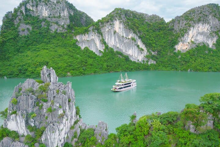 Ha Long Bay Apollo Day Cruise from Hanoi — Limousine, Jacuzzi & Buffet photo 4