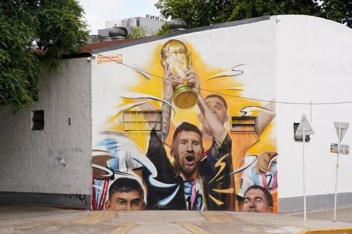 Buenos Aires Football Graffiti Tour: Messi, Maradona & Street Art in San Telmo, La Paternal and Palermo photo 6