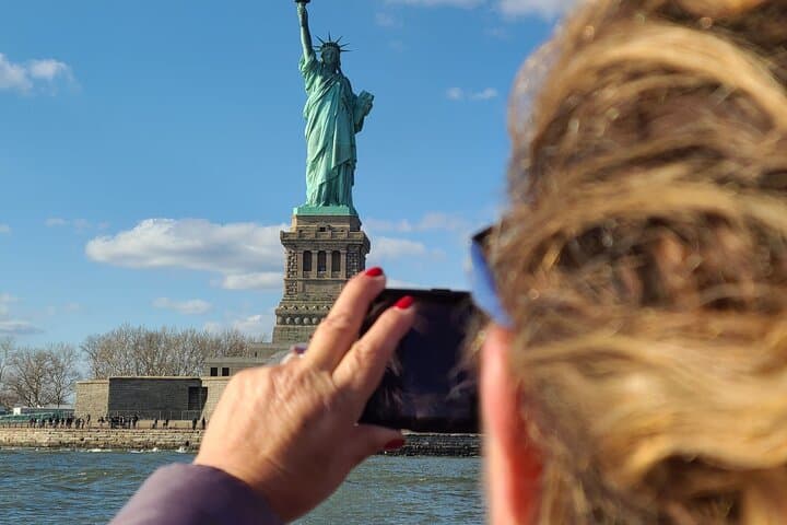 45-Minute Statue of Liberty Express Cruise from Brooklyn Bridge photo 3