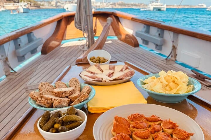 Sail the Hidden Coves of Palma: Private Classic English Sailboat Excursion photo 4